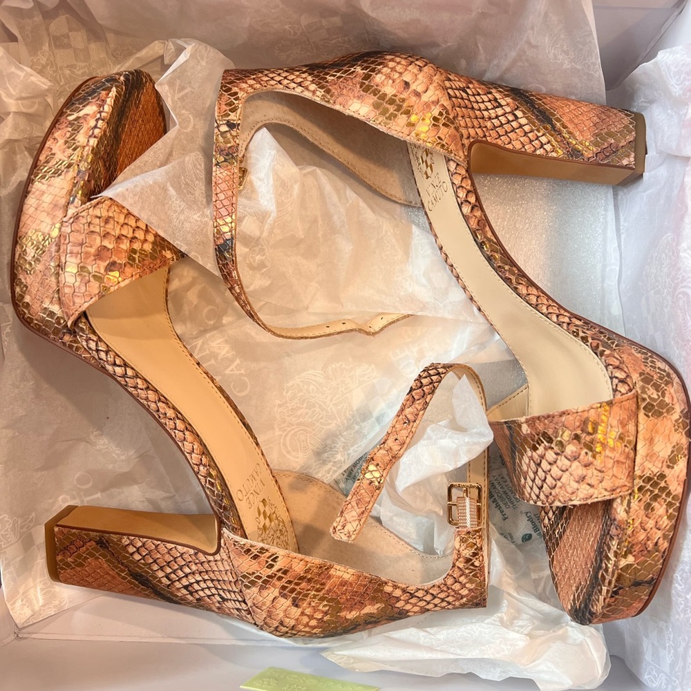 NEW ✨ Vince Camuto Sandals with heel ✨ multi metal exotic